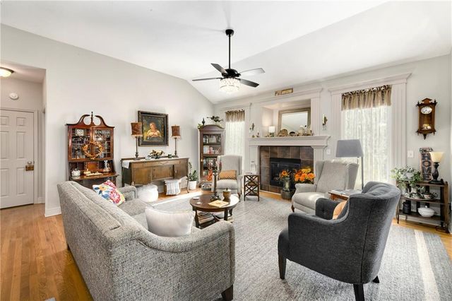 4421 Grand Court, Leavenworth, KS 66048