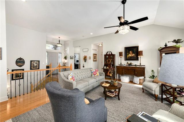 4421 Grand Court, Leavenworth, KS 66048