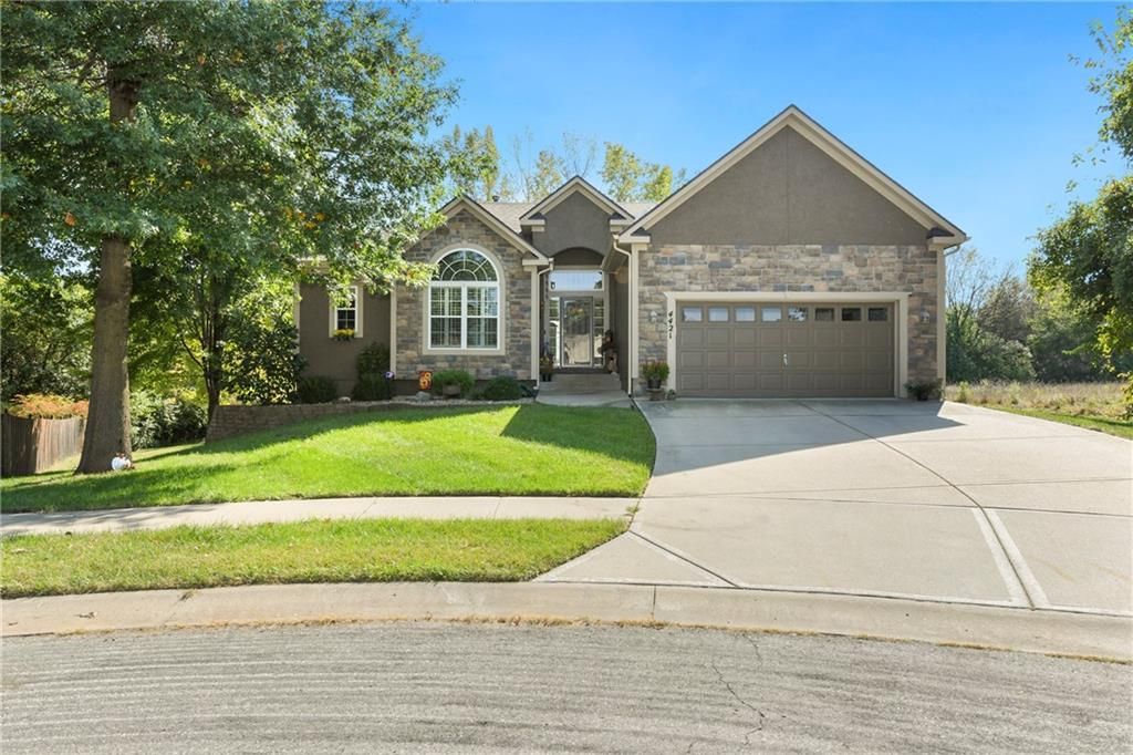 4421 Grand Court, Leavenworth, KS 66048