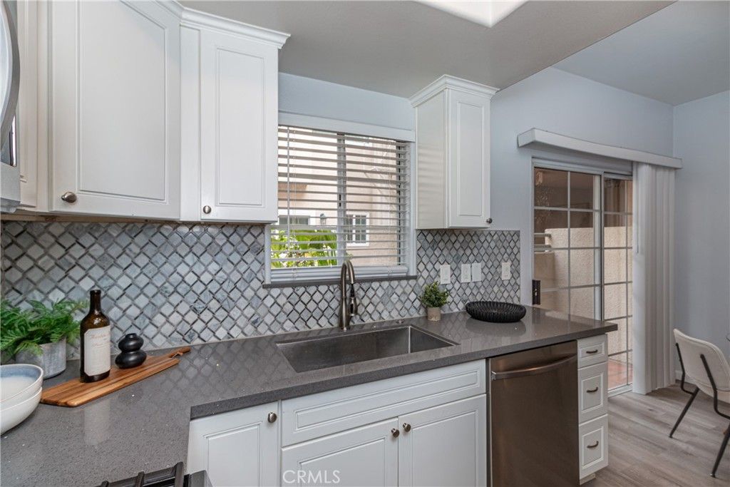 Image 12 of property listing at 11485 Moorpark Street 15, Studio City, CA 91602