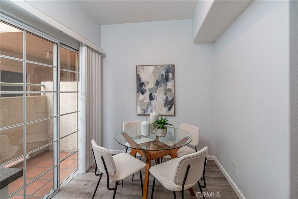 Image 15 of property listing at 11485 Moorpark Street 15, Studio City, CA 91602