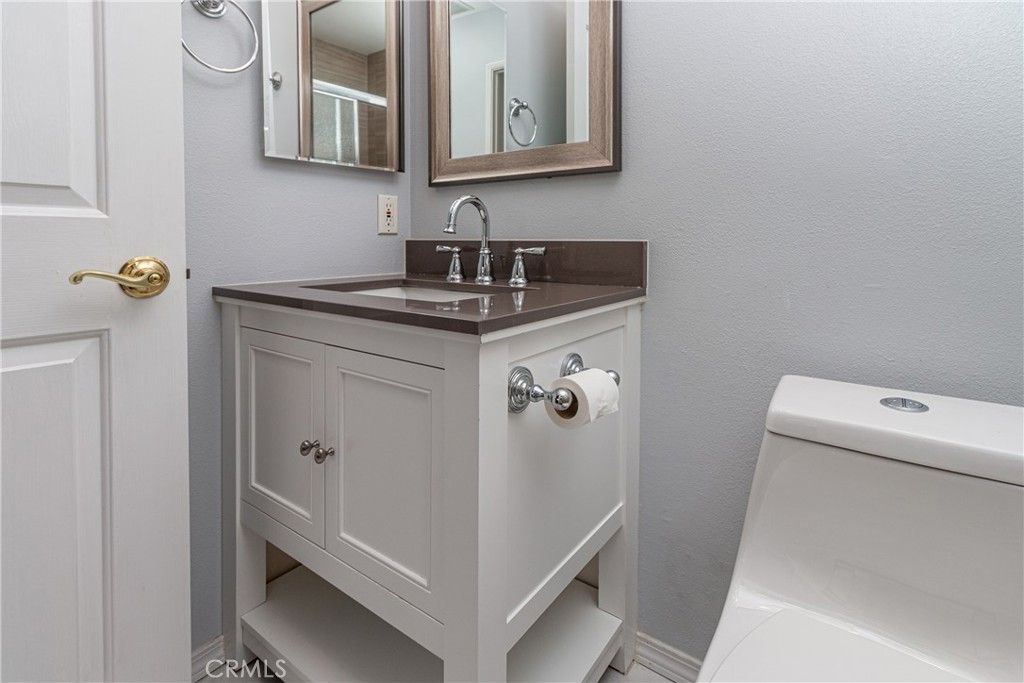 Image 20 of property listing at 11485 Moorpark Street 15, Studio City, CA 91602