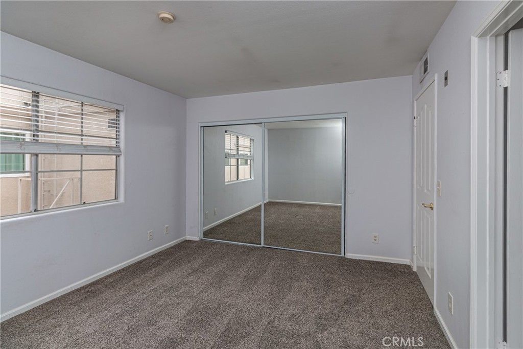 Image 23 of property listing at 11485 Moorpark Street 15, Studio City, CA 91602
