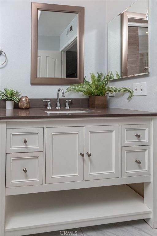 Image 27 of property listing at 11485 Moorpark Street 15, Studio City, CA 91602