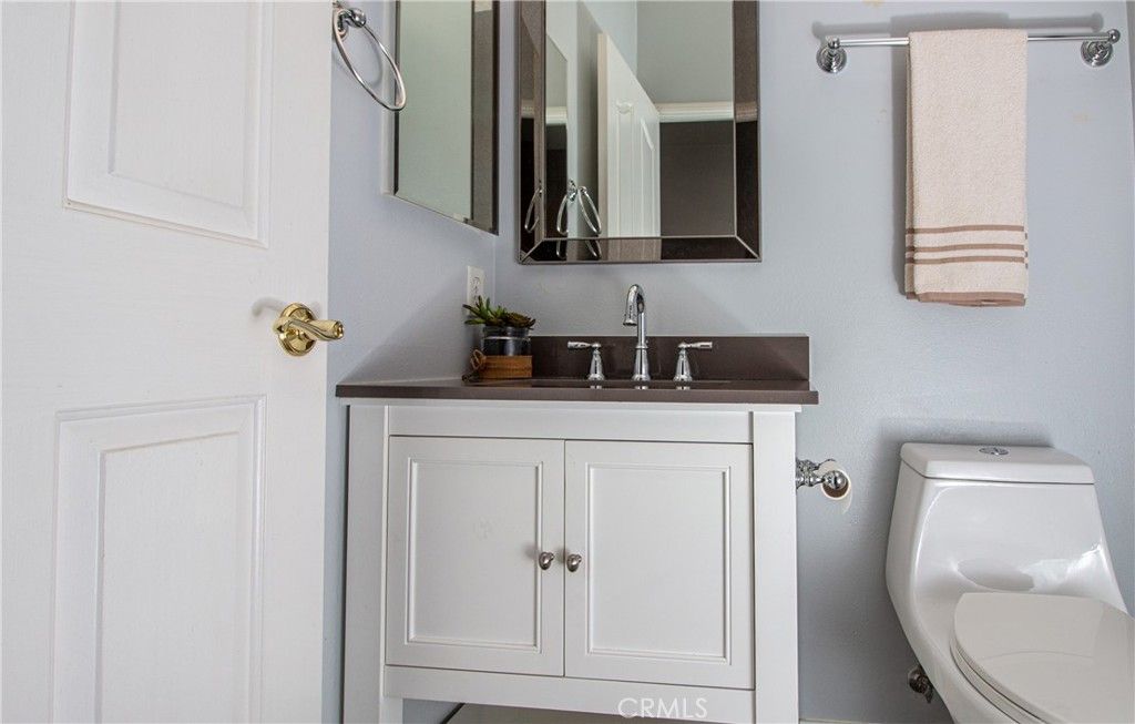 Image 30 of property listing at 11485 Moorpark Street 15, Studio City, CA 91602