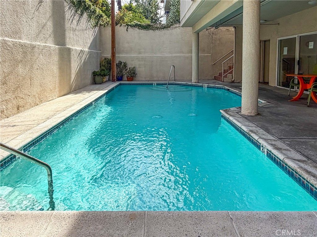 Image 34 of property listing at 11485 Moorpark Street 15, Studio City, CA 91602