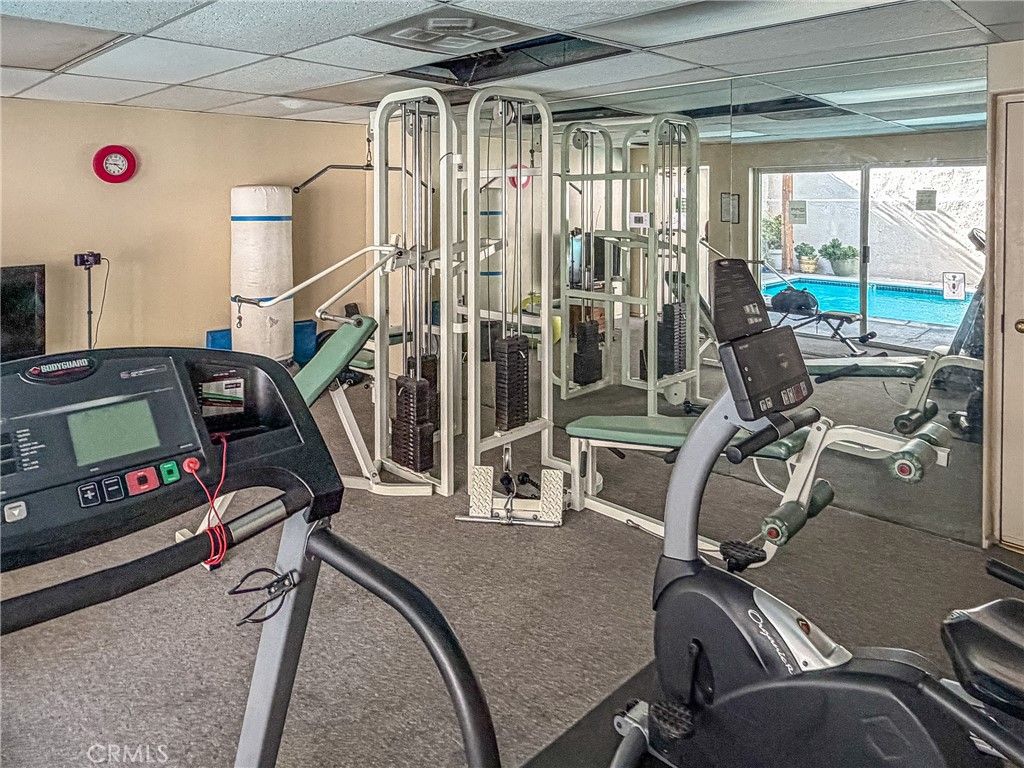 Image 36 of property listing at 11485 Moorpark Street 15, Studio City, CA 91602