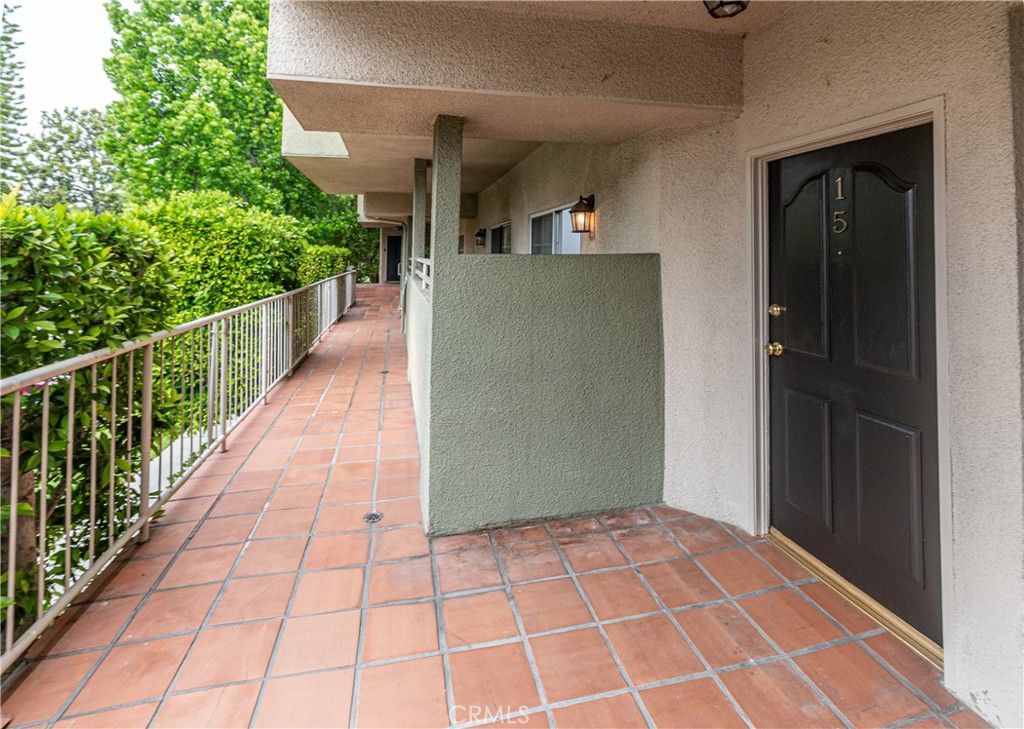 Image 39 of property listing at 11485 Moorpark Street 15, Studio City, CA 91602