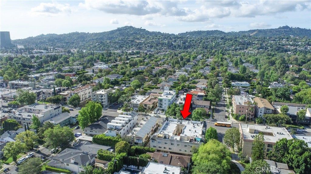 Image 44 of property listing at 11485 Moorpark Street 15, Studio City, CA 91602