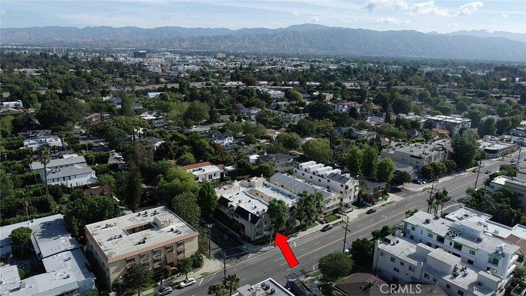 Image 45 of property listing at 11485 Moorpark Street 15, Studio City, CA 91602