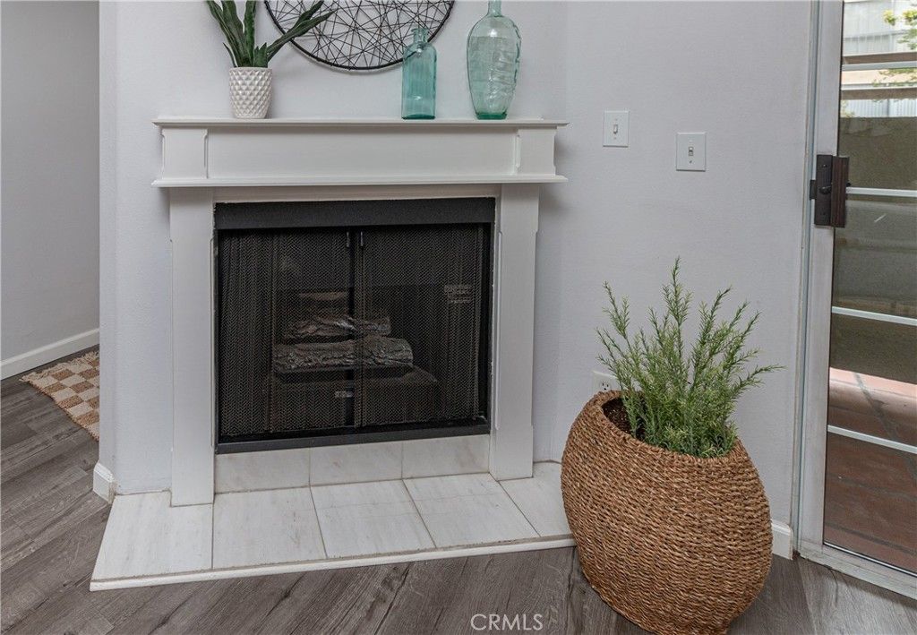 Image 7 of property listing at 11485 Moorpark Street 15, Studio City, CA 91602