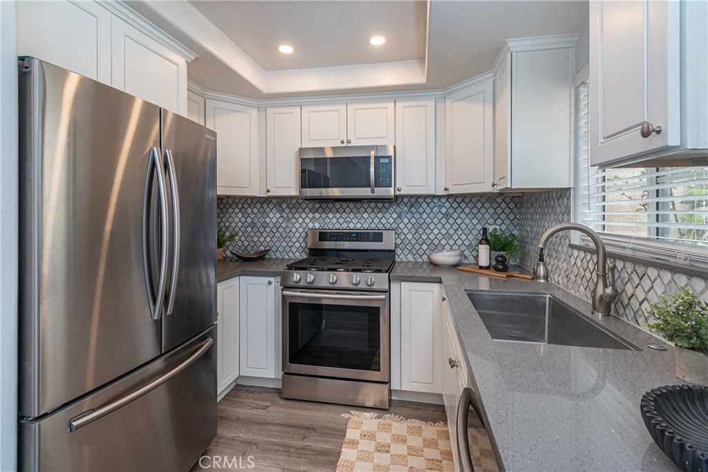 Image 9 of property listing at 11485 Moorpark Street 15, Studio City, CA 91602