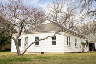400 N Brazos Street, Burton, TX 77835