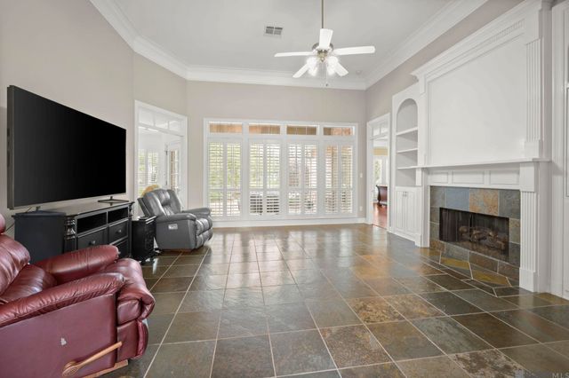 18933 Vignes Lake Ave, Baton Rouge, LA 70817