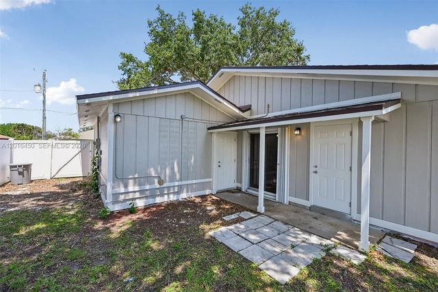 2449 SE Aneci St, Port St. Lucie, FL 34984