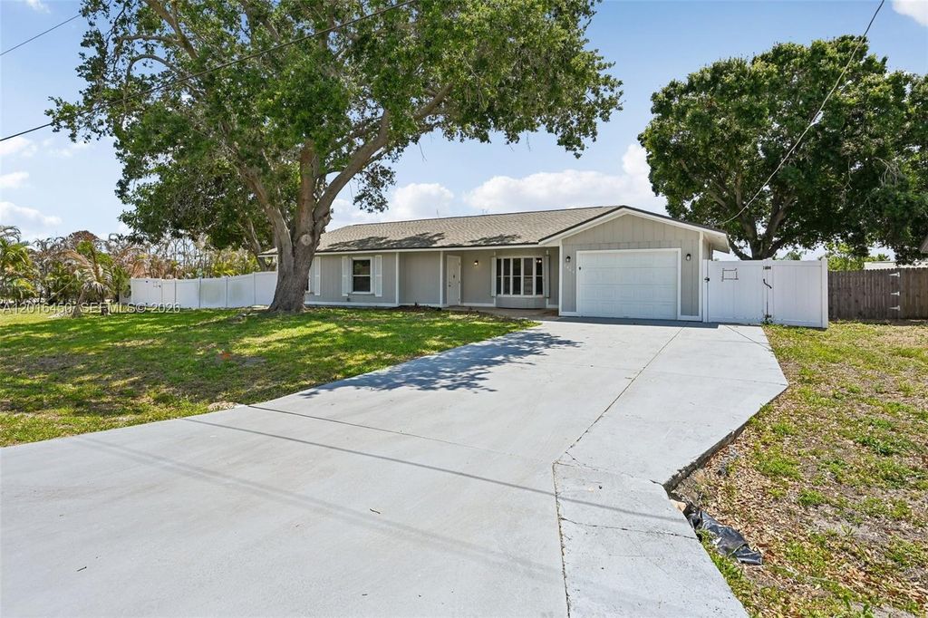 2449 SE Aneci St, Port St. Lucie, FL 34984