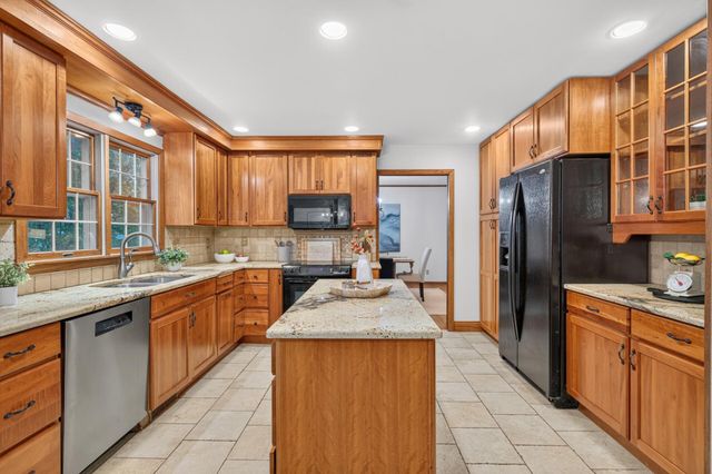 8906 138th Street Court, Apple Valley, MN 55124