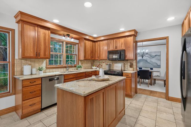 8906 138th Street Court, Apple Valley, MN 55124