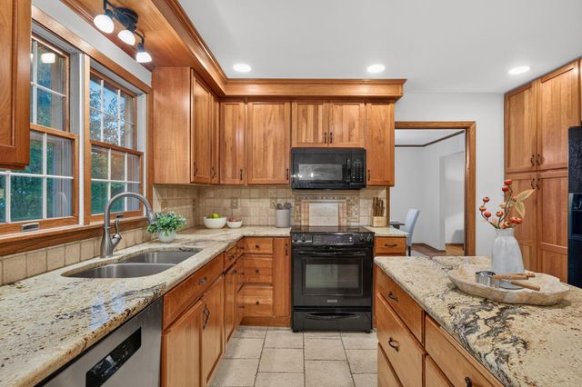 8906 138th Street Court, Apple Valley, MN 55124
