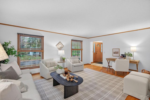 8906 138th Street Court, Apple Valley, MN 55124