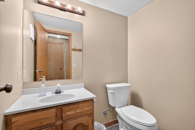 8906 138th Street Court, Apple Valley, MN 55124
