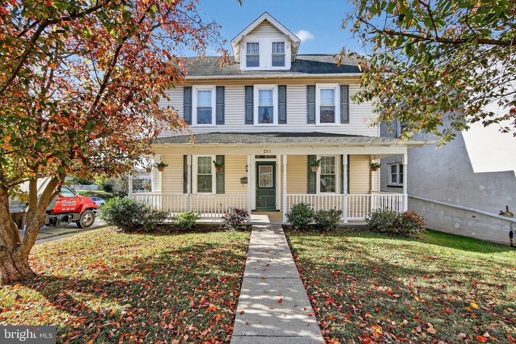 253 E 10TH AVE, Conshohocken, PA 19428