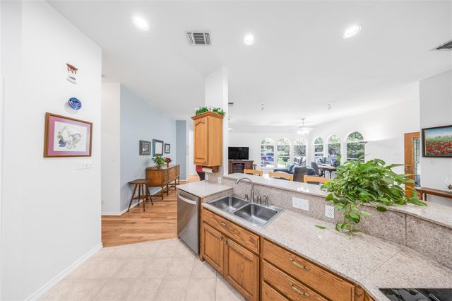 107 Stageline DR, Kyle, TX 78640