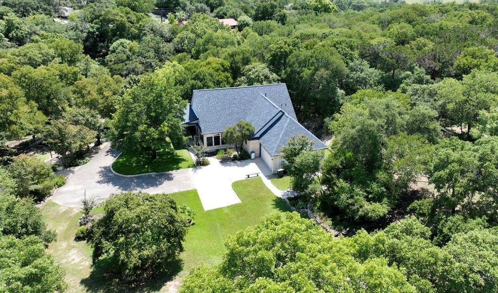 107 Stageline DR, Kyle, TX 78640
