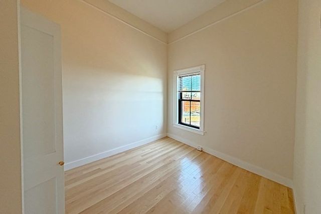 105 Paige St 510, Lowell, MA 01852