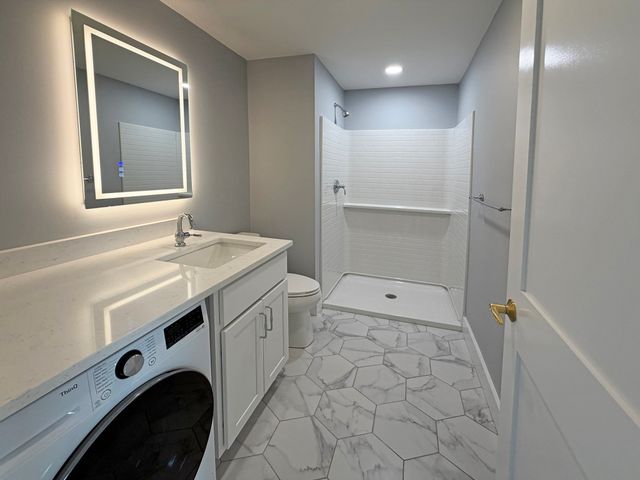 105 Paige St 510, Lowell, MA 01852