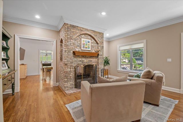 11 Oak Hill Road, Lloyd Harbor, NY 11743
