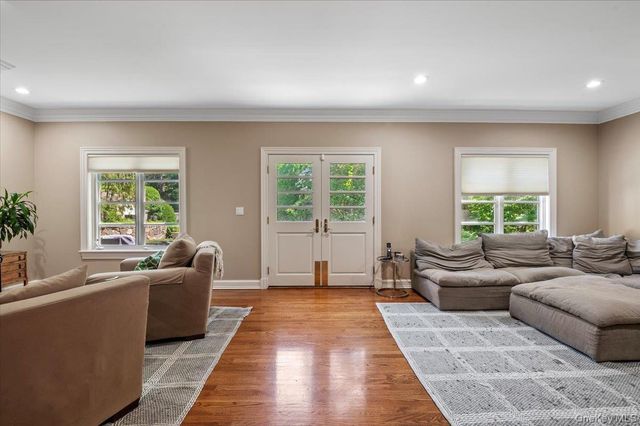 11 Oak Hill Road, Lloyd Harbor, NY 11743