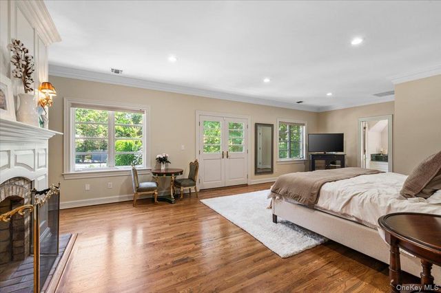 11 Oak Hill Road, Lloyd Harbor, NY 11743