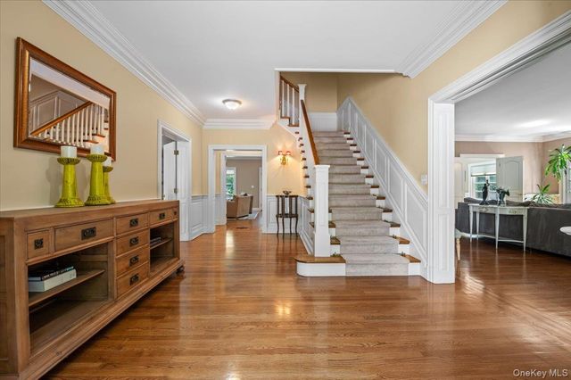 11 Oak Hill Road, Lloyd Harbor, NY 11743
