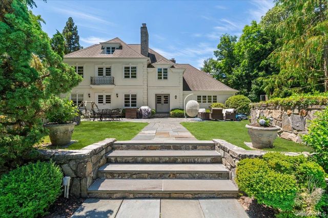 11 Oak Hill Road, Lloyd Harbor, NY 11743