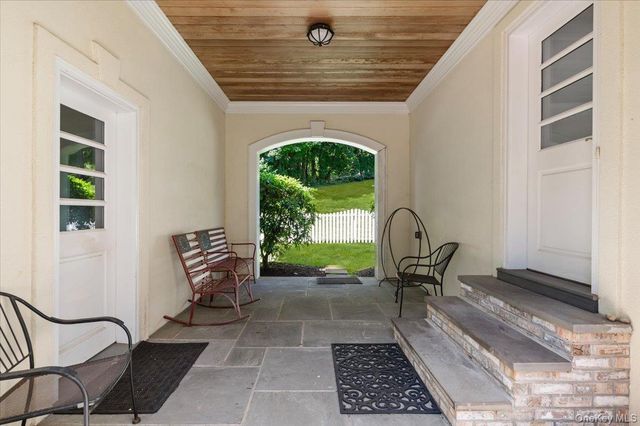 11 Oak Hill Road, Lloyd Harbor, NY 11743