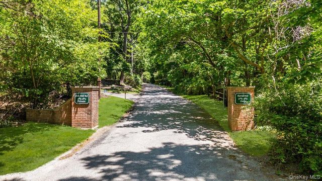11 Oak Hill Road, Lloyd Harbor, NY 11743
