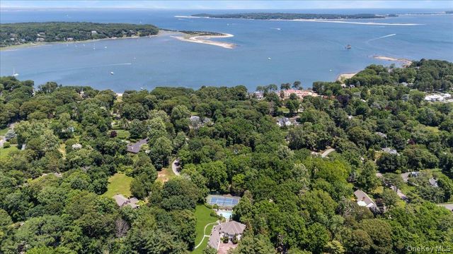 11 Oak Hill Road, Lloyd Harbor, NY 11743
