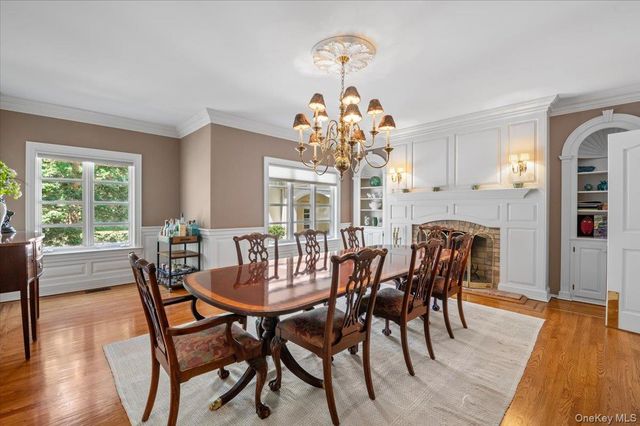 11 Oak Hill Road, Lloyd Harbor, NY 11743