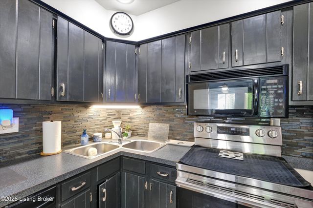 6904 Bellcrest Ct, Louisville, KY 40291