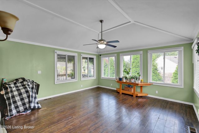 6904 Bellcrest Ct, Louisville, KY 40291