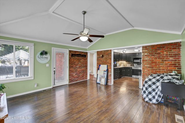 6904 Bellcrest Ct, Louisville, KY 40291