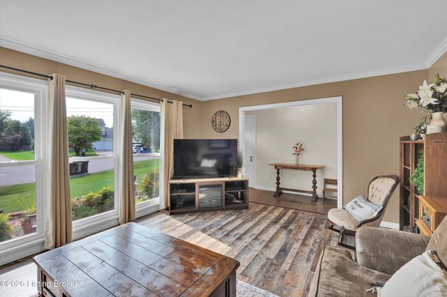 6904 Bellcrest Ct, Louisville, KY 40291