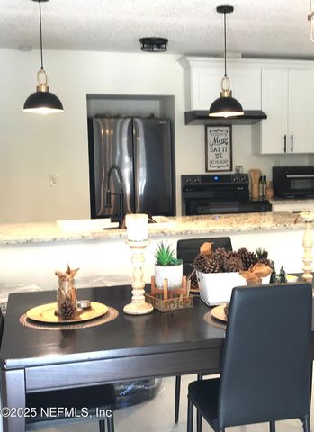 7947 CHATEAU Drive, Jacksonville, FL 32221