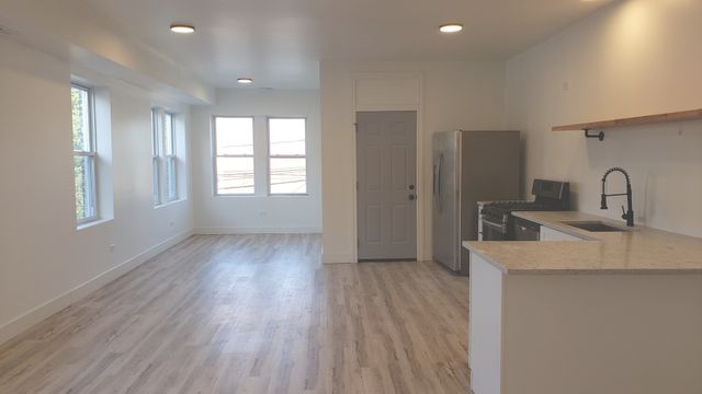 1123 N Mozart Street 2, Chicago, IL 60622