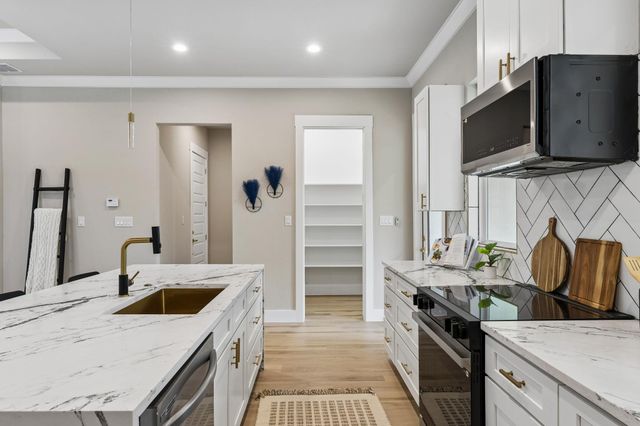 114 Heleakala DR, Bastrop, TX 78602