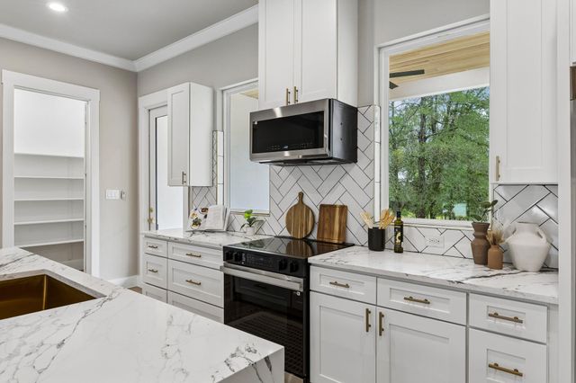 114 Heleakala DR, Bastrop, TX 78602