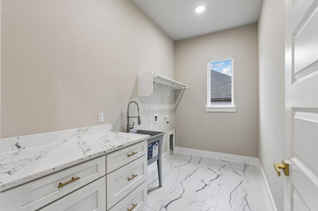 114 Heleakala DR, Bastrop, TX 78602