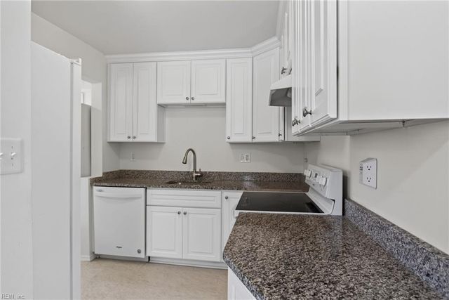 225 Castlewood RD, Portsmouth, VA 23702