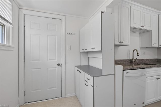 225 Castlewood RD, Portsmouth, VA 23702